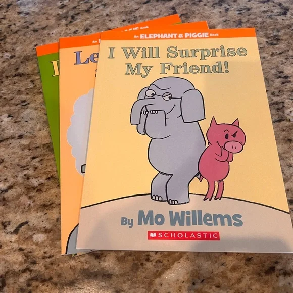 Scholastic Elephant & Piggie book bundle - Picture 6 of 8